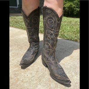 Stetson Women’s Boots Size 7. Fits a 7.5 also. Distressed Brown.